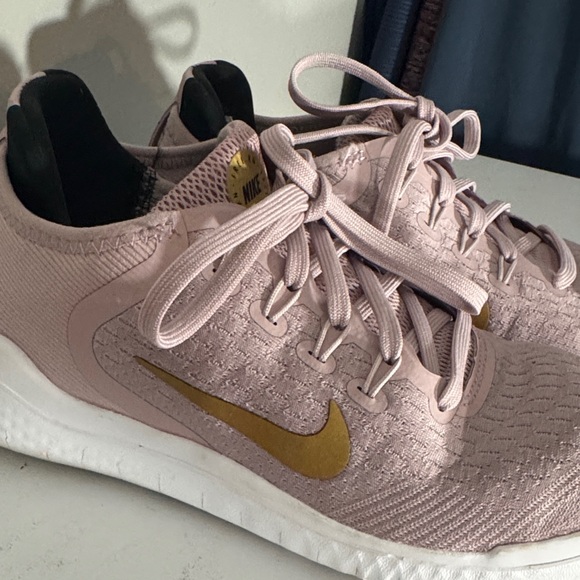 Nike Women's free rn Mauve and Gold Athletic Shoes - Picture 2 of 8